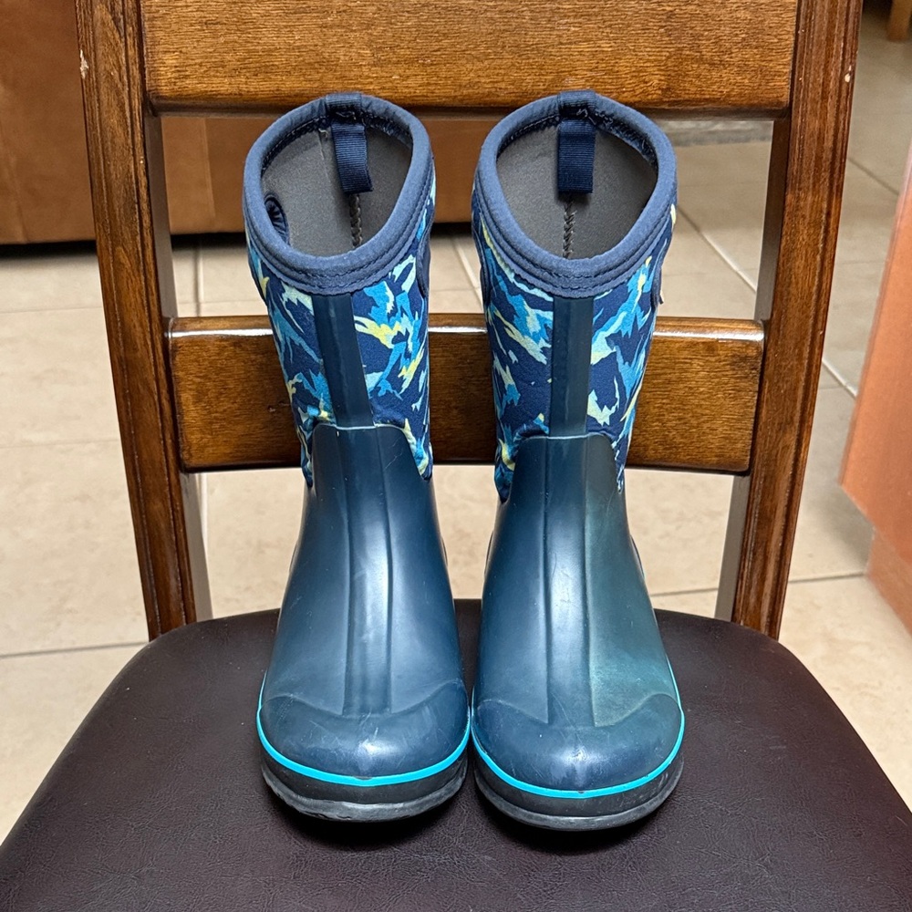 Bogs Classic II Winter Mountain Boot - Youth Size 5 Navy Yellow, Light Blue